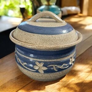 Linda Martin Pottery. Small blue and cream casserole dish with cover signed